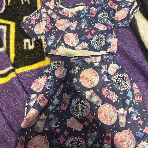 Toddler girls notice Starbucks themed set - Picture 3 of 3